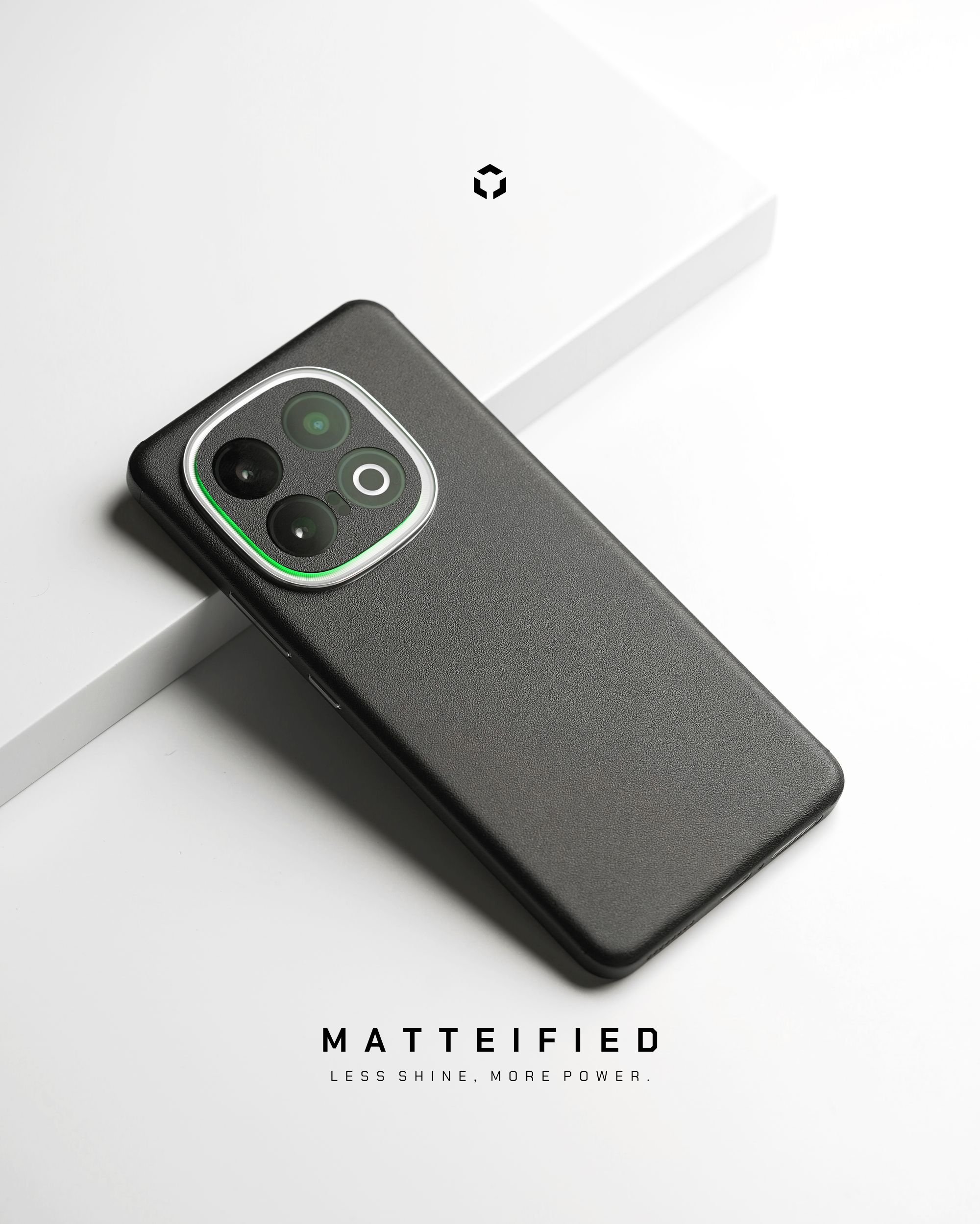iQOO 13 dengan Matte Black Skin